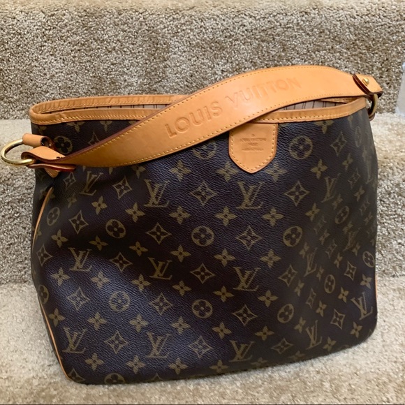 Louis Vuitton Handbags - Authentic Louis Vuitton delightful